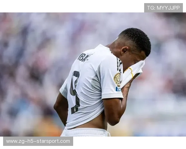 巴黎姆巴佩连过三人完成爆射